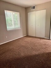1047 Scarborough Ct-Unit -L3 in Chesterton, IN - Building Photo - Building Photo