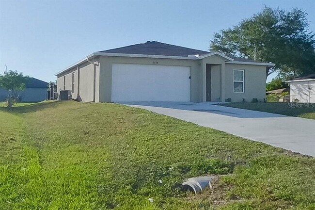 2838 NW 19th Pl in Cape Coral, FL - Building Photo - Building Photo