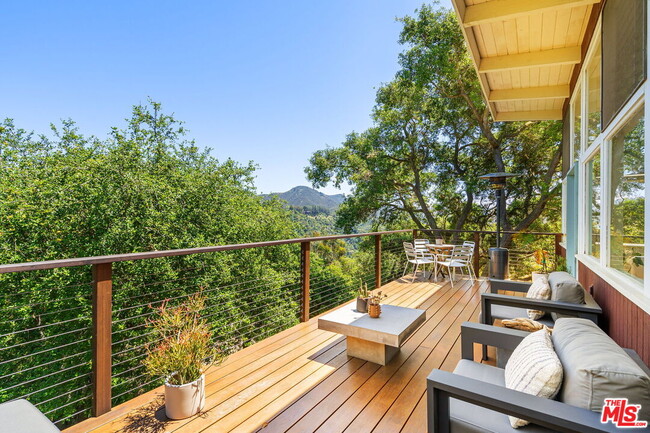 19783 Valley View Dr in Topanga, CA - Building Photo - Building Photo