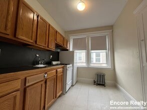 1750 Commonwealth Ave, Unit 1687-32 in Boston, MA - Foto de edificio - Building Photo