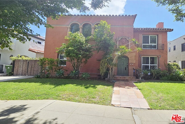 1152 S Hayworth Ave in Los Angeles, CA - Building Photo - Building Photo