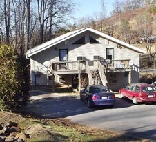 8 Travelers Nest in Sylva, NC - Building Photo