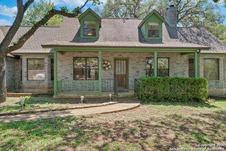 1710 Copper Hill Dr in San Antonio, TX - Building Photo - Building Photo