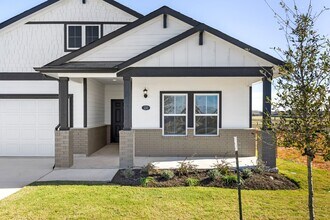 130 Keltic Dr in Kyle, TX - Building Photo - Building Photo