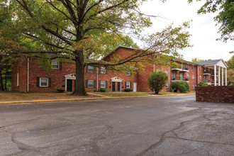 Highland Pointe Apartments in Indianapolis, IN - Building Photo - Building Photo