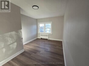 936 E Main St in Welland, ON - Building Photo - Building Photo