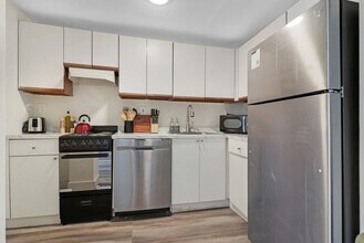 1300 Collins Ave in Miami Beach, FL - Building Photo - Building Photo