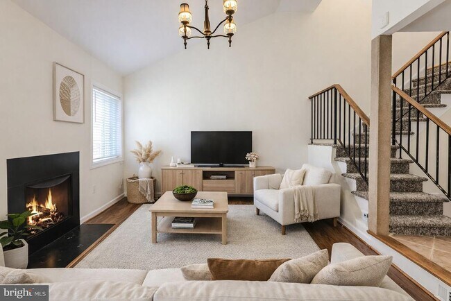 13373 Hungerford Pl in Herndon, VA - Building Photo - Building Photo