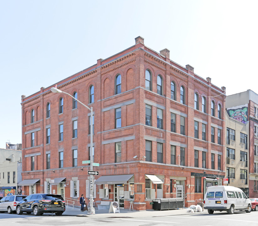 233 S 1st St in Brooklyn, NY - Building Photo
