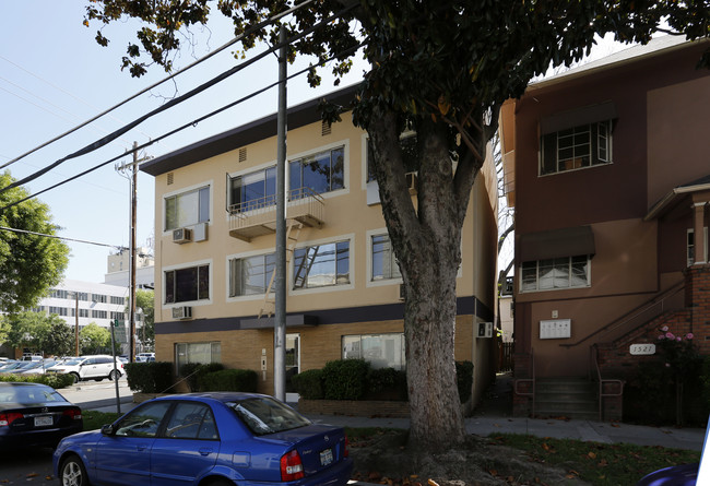 1517 12th St in Sacramento, CA - Foto de edificio - Building Photo