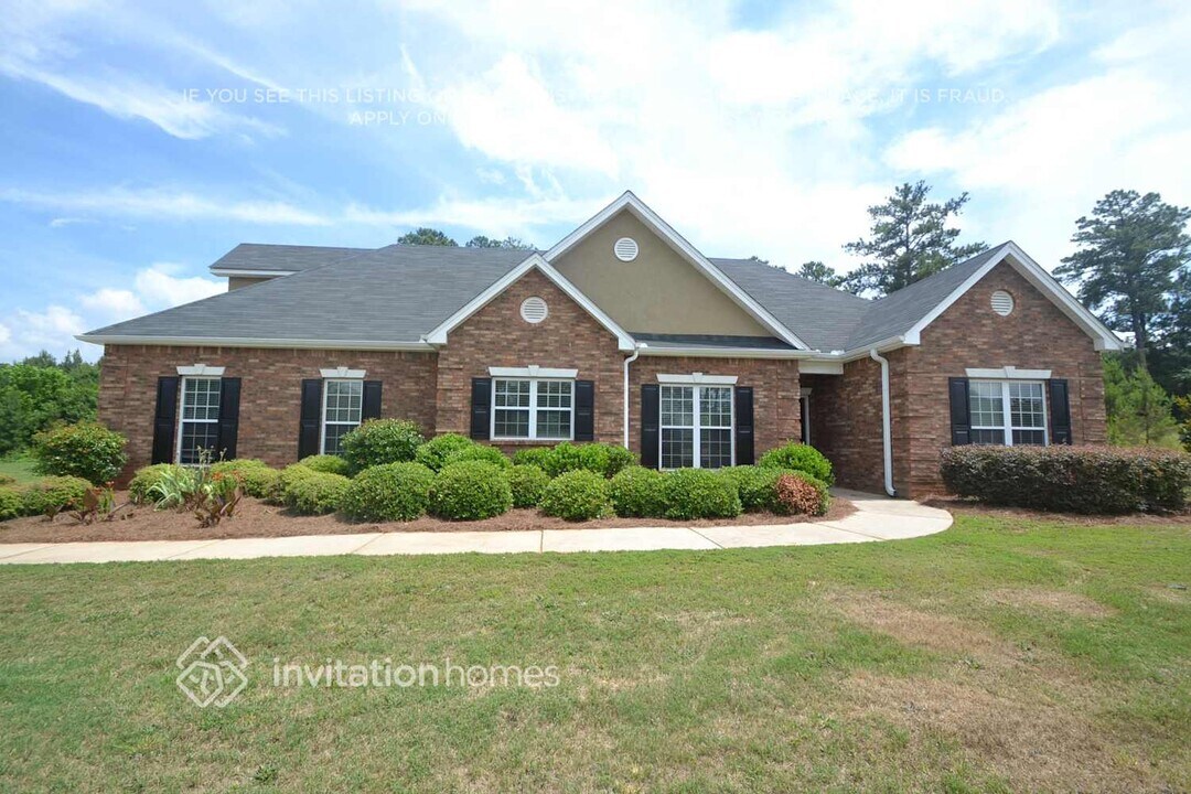 220 Hedgewood Dr in Hampton, GA - Building Photo