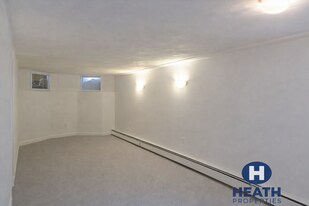 24 St Cyprians Pl, Unit 1R in Boston, MA - Building Photo