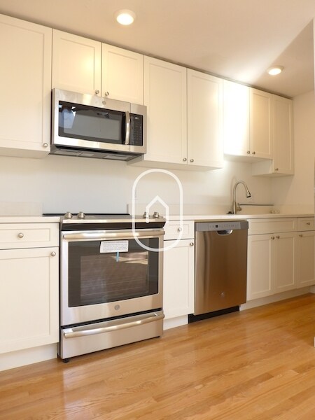 36 Shepard St in Boston, MA - Building Photo