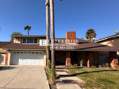 23421 Devonshire Dr in Lake Forest, CA - Foto de edificio