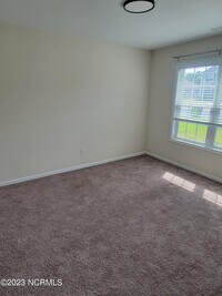 140 Cavalier Dr photo'