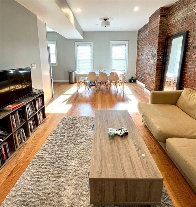 151-153-153 Meridian St in Boston, MA - Building Photo