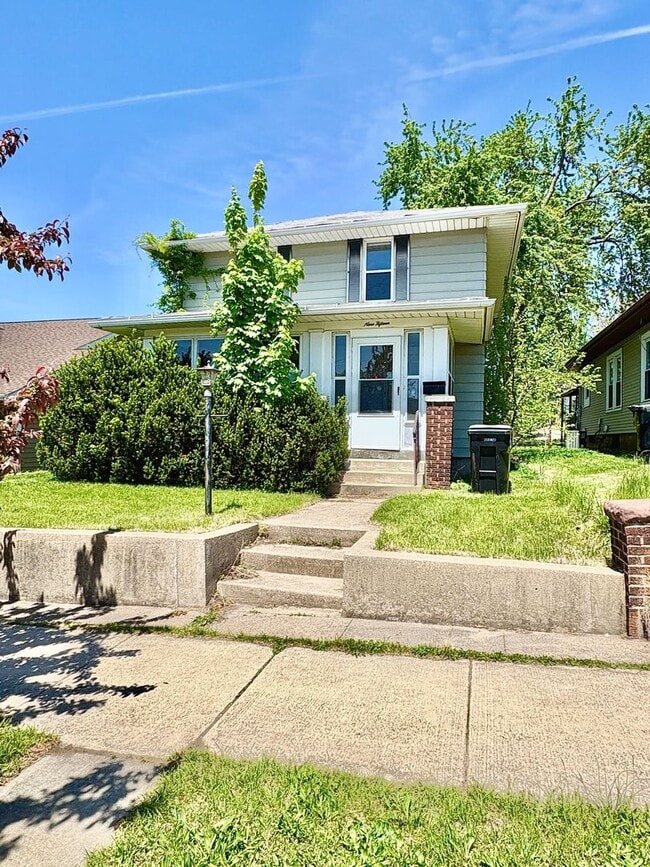 property at 915 E Lasalle Ave