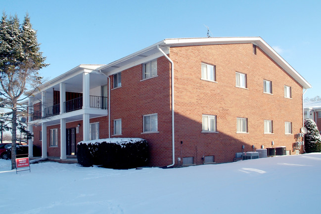 Colonial Manor in Warren, MI - Foto de edificio - Building Photo