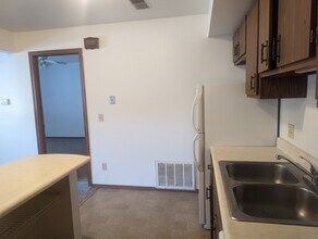 1613 Lyndhurst W Dr in Savoy, IL - Building Photo - Building Photo