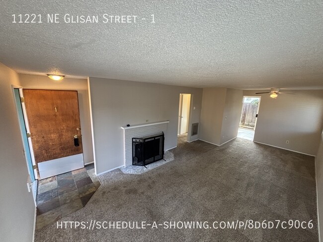 11221 NE Glisan St in Portland, OR - Foto de edificio - Building Photo