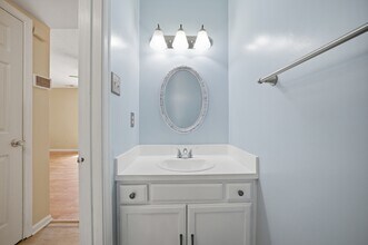 102 Tyburn Ct in Hampton, VA - Building Photo - Building Photo