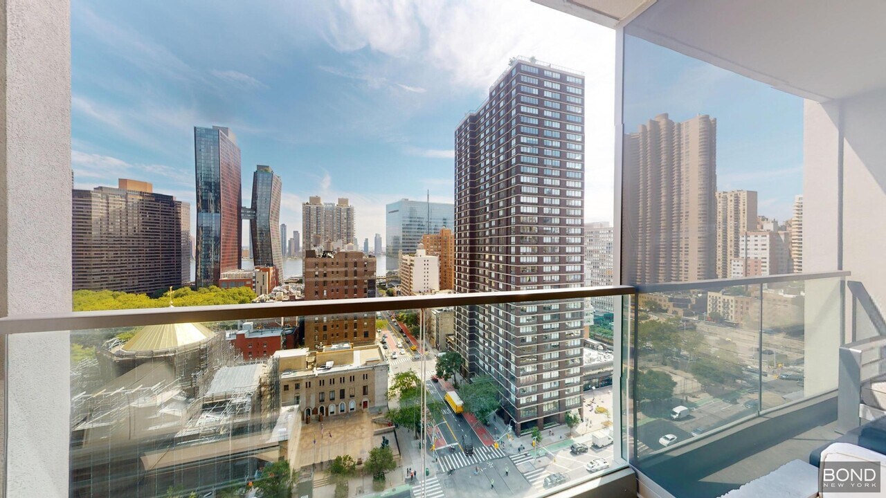 237 E 34th St in New York, NY - Building Photo