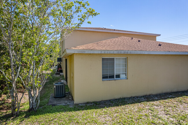 4137 Skyline Blvd in Cape Coral, FL - Building Photo - Building Photo