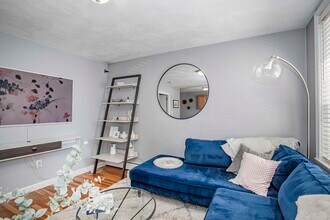 132 Emerson St, Unit 13 in Boston, MA - Building Photo - Building Photo
