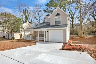 1052 Autumn Crest Dr in Stone Mountain, GA - Building Photo