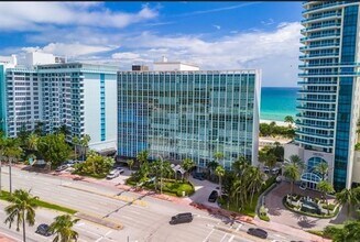 5055 Collins Ave, Unit 5C in Miami Beach, FL - Building Photo - Building Photo