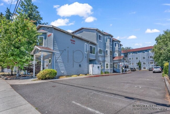 12231 SE Bush St in Portland, OR - Building Photo - Building Photo