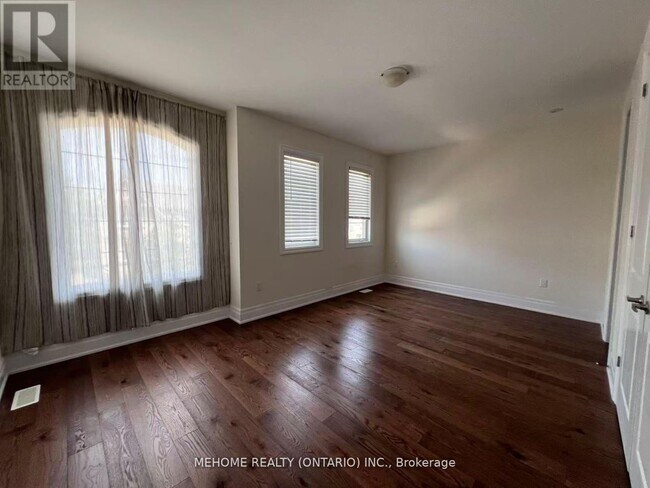 51 Bridgepointe Ct in Aurora, ON - Building Photo - Building Photo