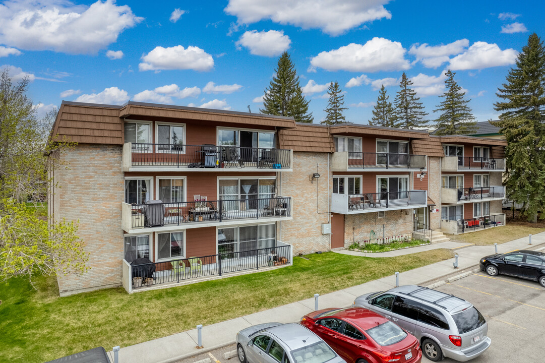 Hilltop House in Calgary, AB - Building Photo