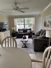 4340 Falmouth Dr, Unit 201 in Longboat Key, FL - Foto de edificio - Building Photo