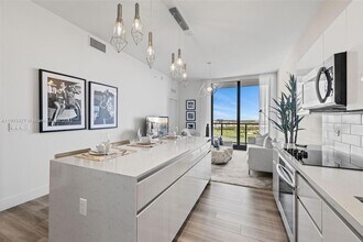 101 Diplomat Pkwy, Unit 1405 in Hallandale Beach, FL - Building Photo - Building Photo