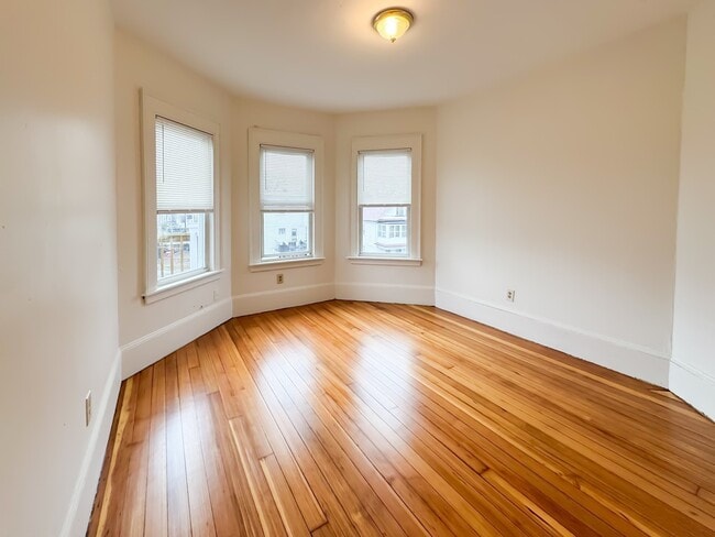 620 River St, Unit Top in Boston, MA - Foto de edificio - Building Photo