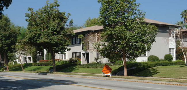 265 California Blvd in Pasadena, CA - Foto de edificio - Building Photo