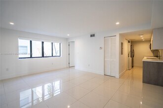 1971 Bay Dr in Miami Beach, FL - Building Photo - Building Photo