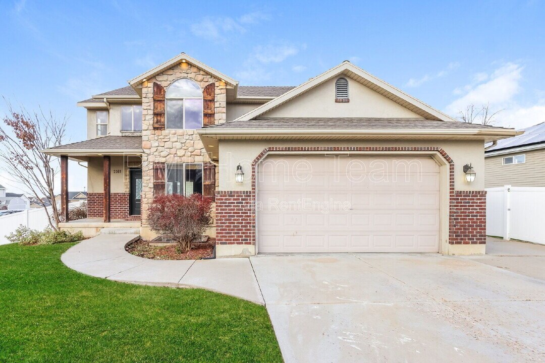 2361 N 10 W in Layton, UT - Building Photo