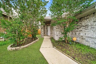 18436 Sunrise Pines Dr in Montgomery, TX - Foto de edificio - Building Photo