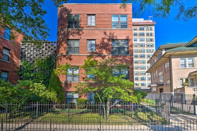 7423 N Sheridan Rd in Chicago, IL - Building Photo - Building Photo