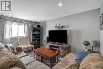 3590 Old Montréal Rd. in Ottawa, ON - Building Photo - Building Photo