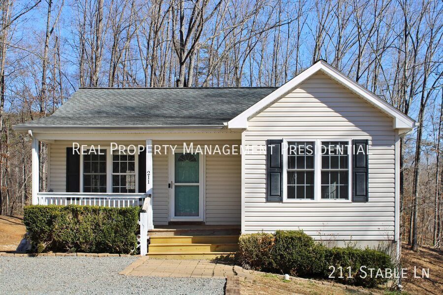 211 Stable Ln in Stanardsville, VA - Building Photo