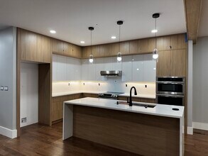 12 Linden St in Natick, MA - Foto de edificio - Building Photo