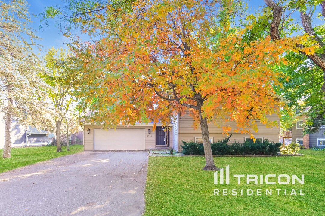 4905 Independence St in Maple Plain, MN - Building Photo