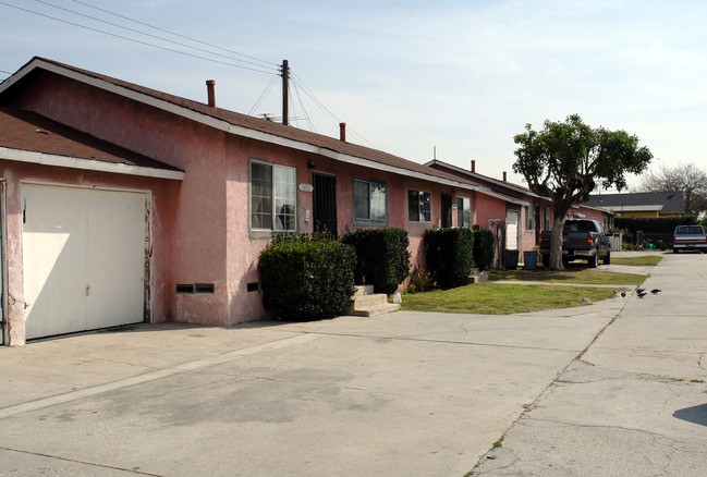 10822-10828 Larch Ave in Inglewood, CA - Building Photo - Building Photo