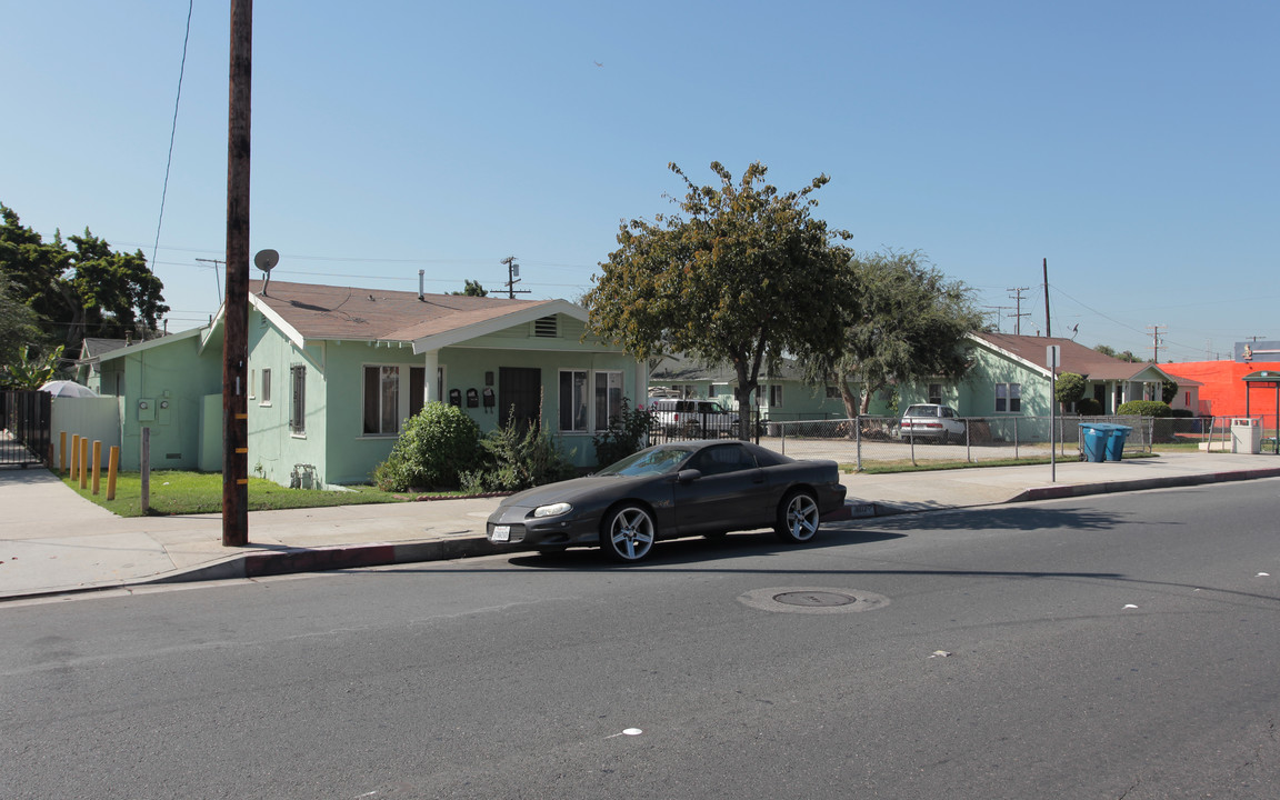 3748-3806 Florence Ave in Bell, CA - Building Photo