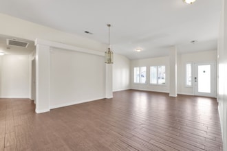 7213 Cafe Rouge Dr in Bakersfield, CA - Foto de edificio - Building Photo