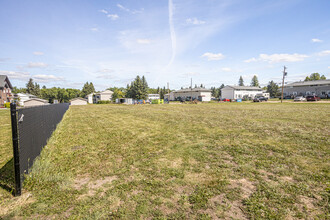 Southwoods Court North in Edmonton, AB - Building Photo - Building Photo