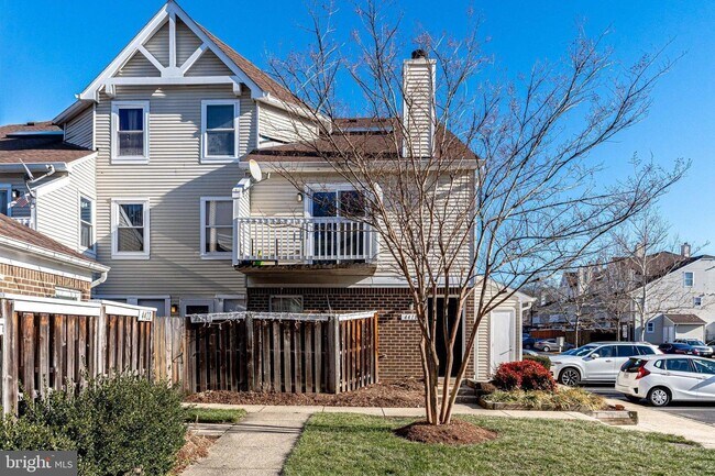 4418 Pembrook Village Dr in Alexandria, VA - Building Photo - Building Photo